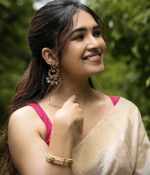 vani bhojan instagram photos