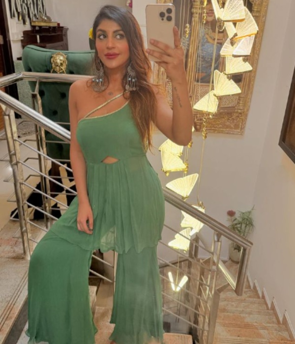 yashika anand instagram