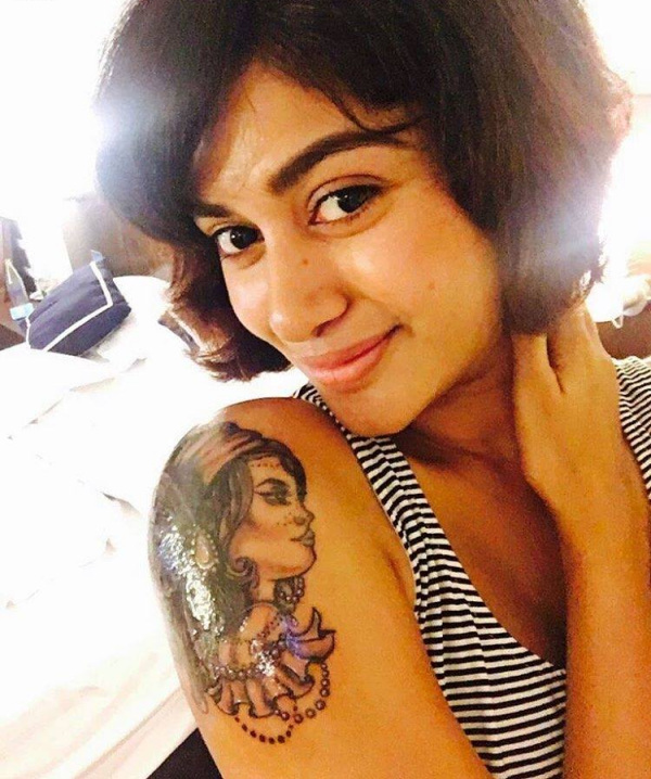 oviya tattoo heroine