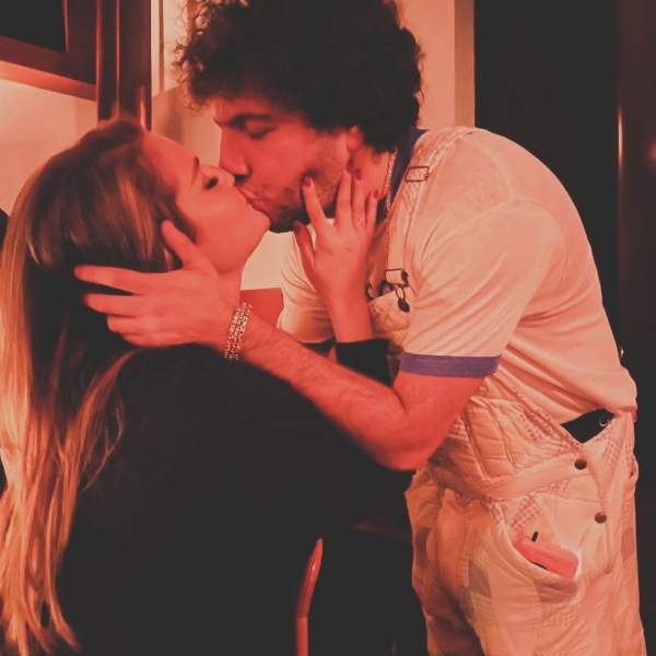 pop singer selena gomez selena gomez engaged benny blanco