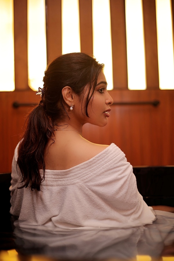 television dharsha gupta bigg boss tamil 8