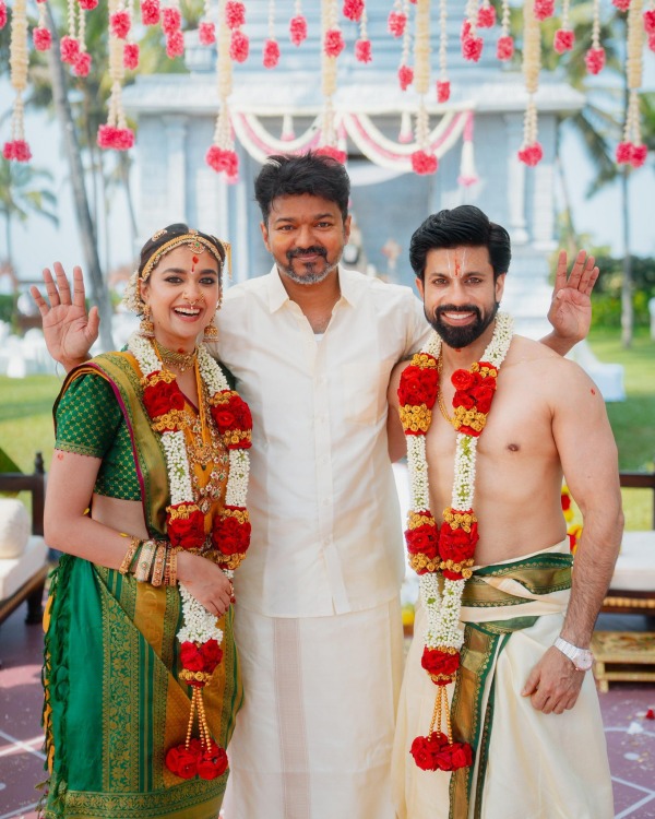 Thalapathy Vijay wishing Keerthy Suresh at her marriage photos finally out now Thalapathy Vijay wishing Keerthy Suresh at her marriage photos finally out now