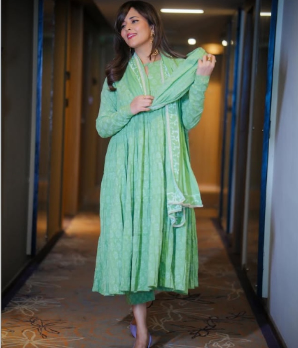 anasuya bharadwaj pushpa