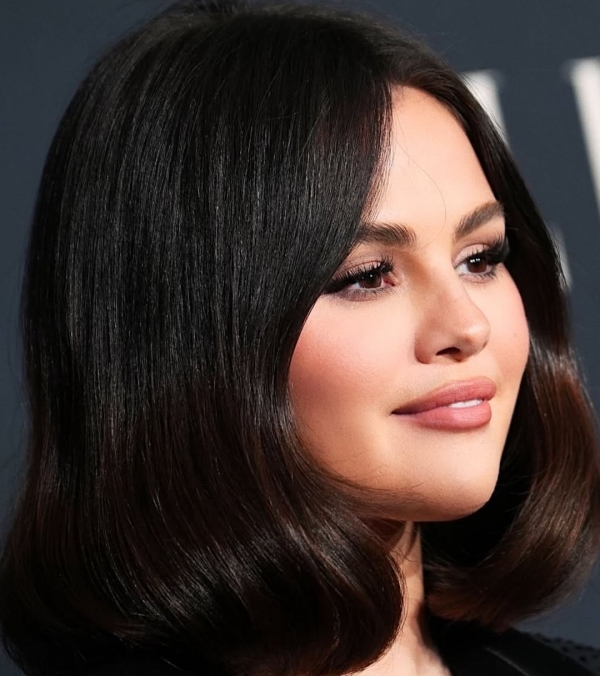 pop singer selena gomez selena gomez engaged benny blanco