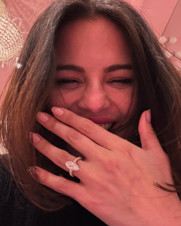 pop singer selena gomez selena gomez engaged benny blanco