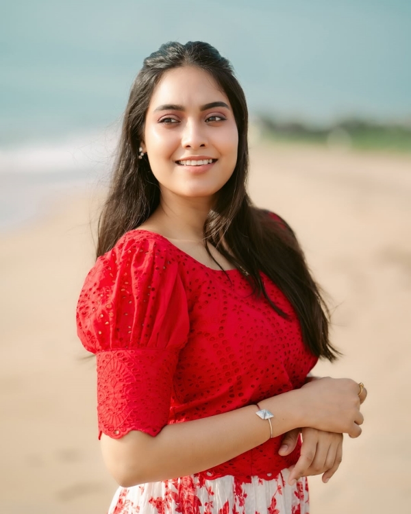 bigg boss tamil pavithra janani bb8