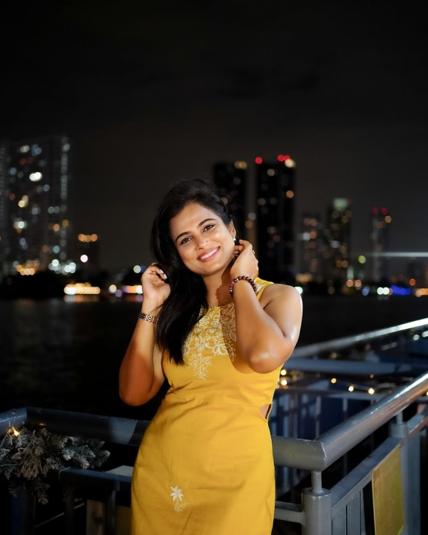 ramya pandian honeymoon photos