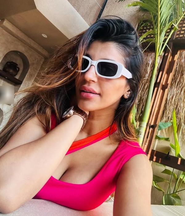 yashika aannand bigg boss tamil game changer