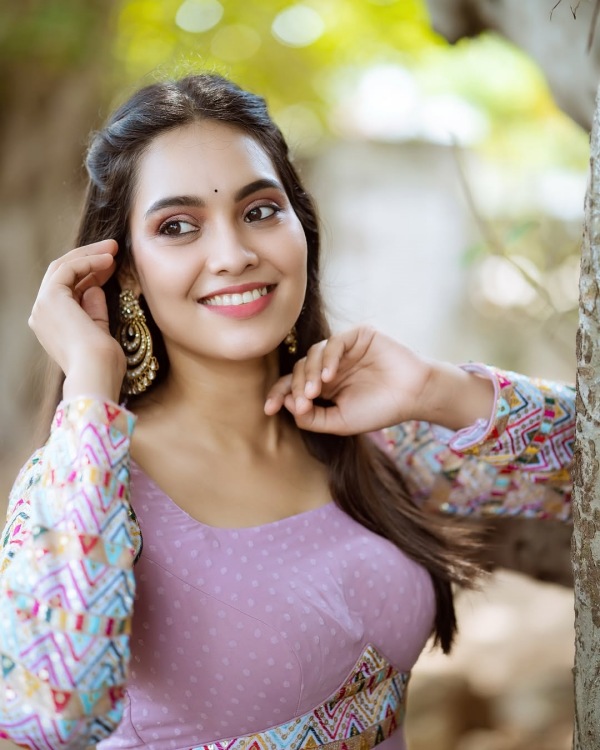 bigg boss tamil pavithra janani rayan 8