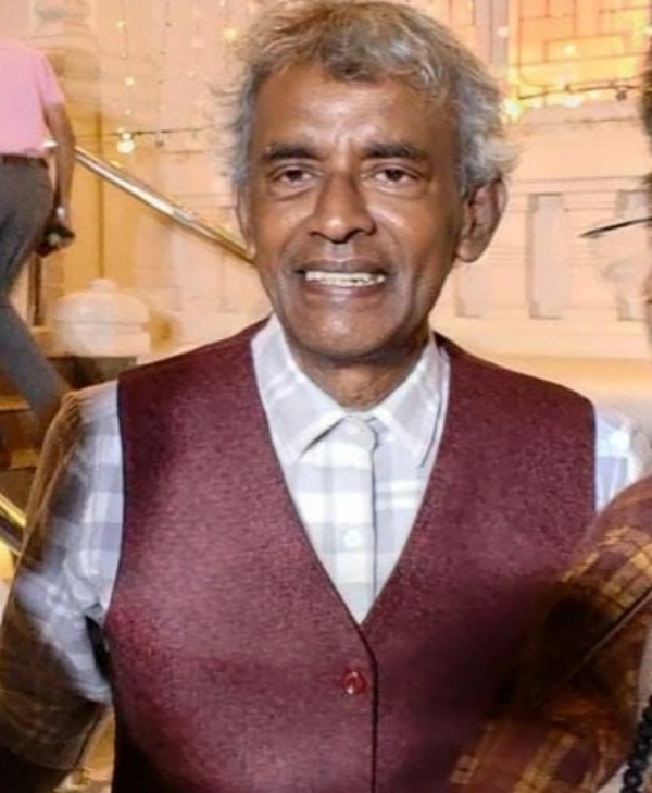 Siriko Udhaya Lollu sabha actor Santhanam Siriko Udhaya Lollu sabha actor Santhanam