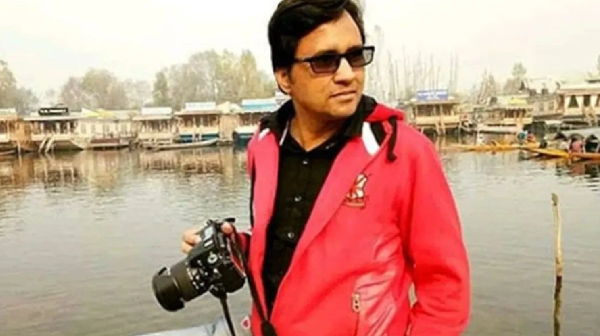 director-sanoj-mishra-who-gave-kumbh-mela-monalisa-a-chance-in-cinema-arrested-in-sexual-case director-sanoj-mishra-who-gave-kumbh-mela-monalisa-a-chance-in-cinema-arrested-in-sexual-case
