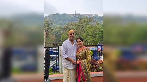 Sundar C And Kushboo Went To Pazhani Temple For Their Wedding Day