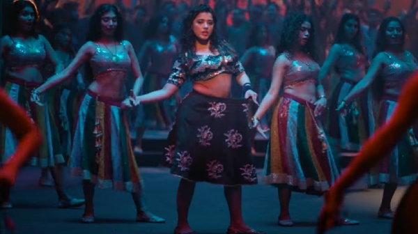 ketika Sharma vulgur dance movements in Sreeleela s Robinhood movie song