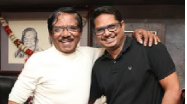 Bharathiraja came to see the body of his son Manoj with sadness