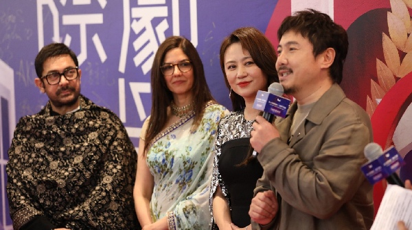 Aamir Khan s photo with third girlfriend Gauri Spratt goes viral