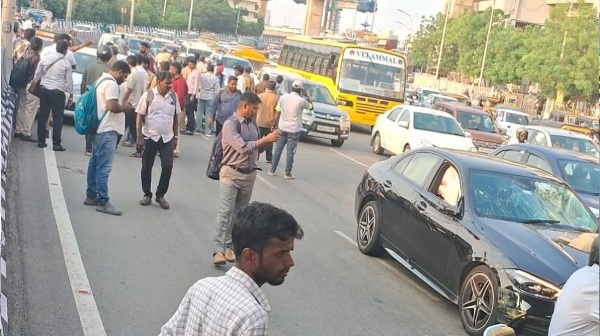 actor-bobby-simhas-luxury-car-accident-in-guindy-kathipara-junction