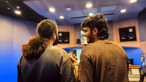 Santhanam confirmed to play a comedy role in Simbu s 49 movie