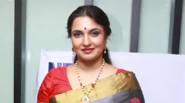 90s-heroine-suganya-chinna-rasave-song-dance-video-viral