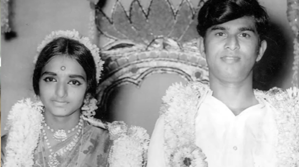 SA Chandrasekhar gifts a costly car to his wife and celebrating his wedding anniversay SA Chandrasekhar gifts a costly car to his wife and celebrating his wedding anniversay