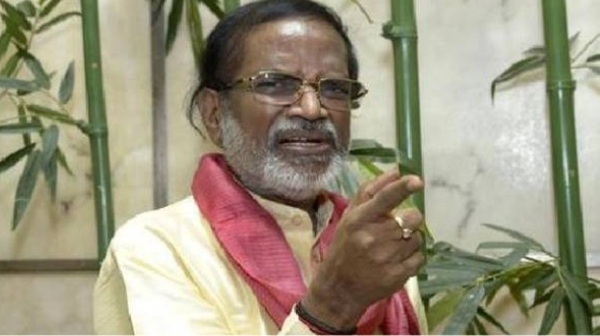 video of Gangai Amaran jokingly talking to Venkat Prabhu has gone Trending video of Gangai Amaran jokingly talking to Venkat Prabhu has gone Trending