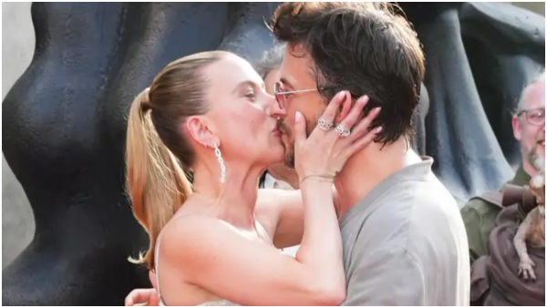 hollywood actress kiss