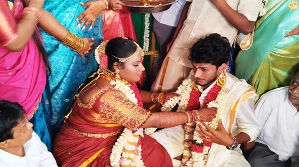 Devayani couldn t enter King Kong s daughter s wedding due to crowd Devayani couldn t enter King Kong s daughter s wedding due to crowd