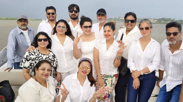 Meena Simran Shankar Prabhudeva and all 90s favorite stars enjoy a reunion party at Goa Meena Simran Shankar Prabhudeva and all 90s favorite stars enjoy a reunion party at Goa