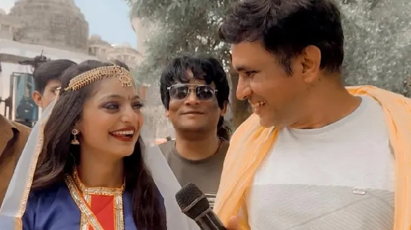 Mahakumbh Monalisa started her first movie with Sanoj Mishra