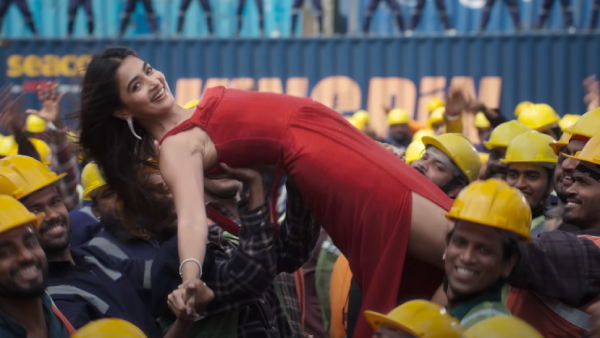 Teacher Who Dance With Students for Rajinikanth Coolie Monioca Song Video Goes Trending Teacher Who Dance With Students for Rajinikanth Coolie Monioca Song Video Goes Trending