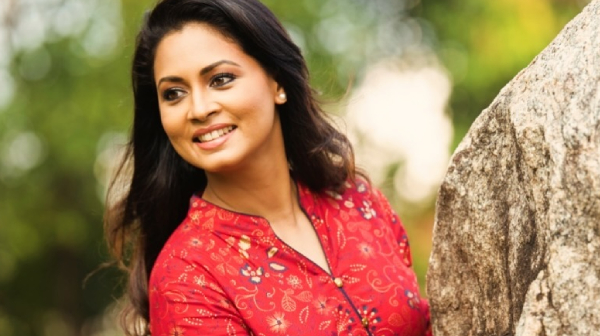 Pooja Umashankar shares a friendship bond 10 years challenge photo in her instagram