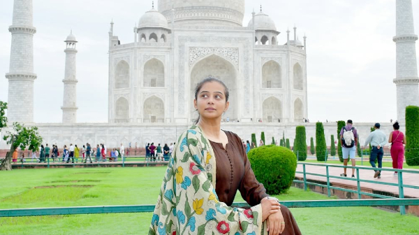 Jana Nayagan actress Priyamani spends lovable time at Taj Mahal with her husband
