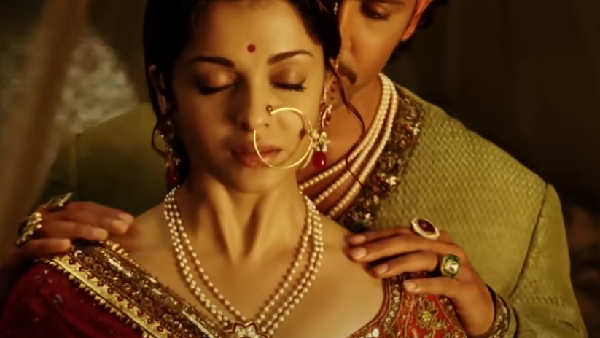 Actress Aishwarya Rai wear Original 200 kg gold and diamond jewellery On jodhaa akbar throw back