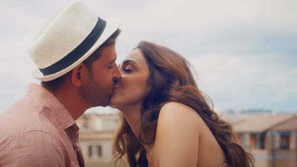 Hrthik Roshan And Jr NTR War 2 Movie Very Poor Advance Booking In All Over Tamilnadu