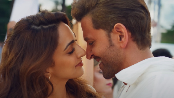 War 2 Review Blue Sattai Maran Review He Appreciates Stunt Cinematography And Whole Movie