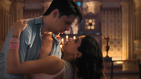 Janhvi Kapoor Param Sundari Day 2 Box Office Collection Reach Nearby RS 20 Cr In India