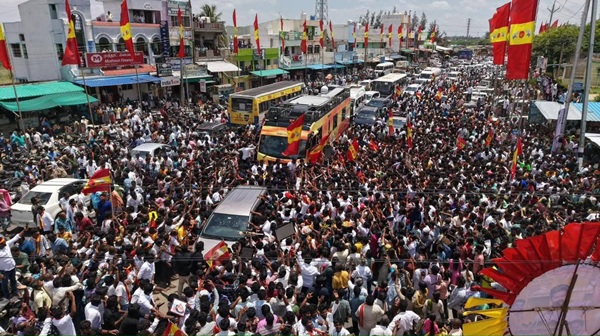 Trending video of Vijay signing a photo of himself and Ajith Trending video of Vijay signing a photo of himself and Ajith
