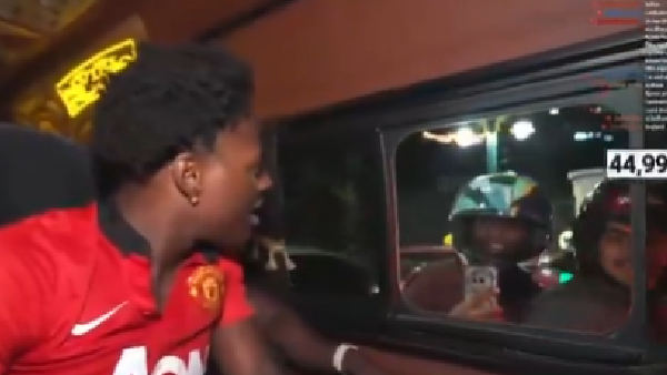 Vijay fans chased Speed aka Darren Watkins Jr video roasted by Blue Sattai Maran