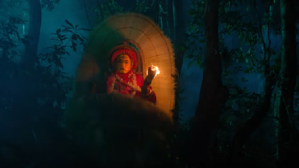 Lady Gone Devotional Stage At Theatre When She Watching Kantara Chapter 1 - Video