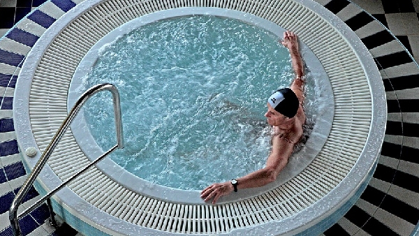 Bigg Boss Tamil Season 9 Vijay Sethupathi Gets Shocked After Seeing jacuzzi in BB House Bigg Boss Tamil Season 9 Vijay Sethupathi Gets Shocked After Seeing jacuzzi in BB House