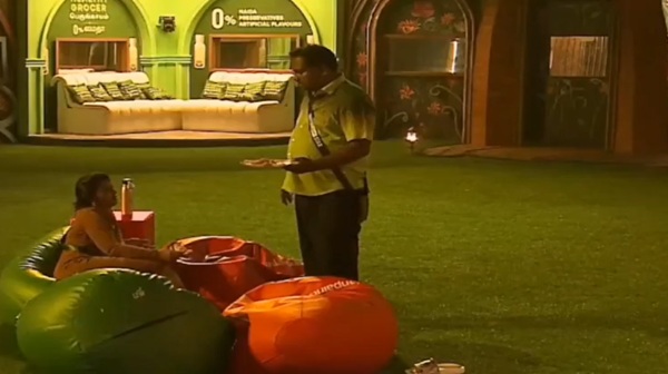 Watermelon Star Diwakar forcing Vijay Parvathy to eat it on Bigg Boss 9