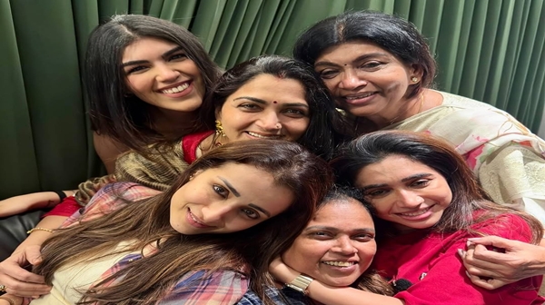 Aarti Ravi Trisha and Khushboo recent reunion photos are making waves on social media Aarti Ravi Trisha and Khushboo recent reunion photos are making waves on social media