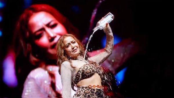 Neha Kakkar Viral Live Show Controversy Sparks Body Positivity Debate Neha Kakkar Viral Live Show Controversy Sparks Body Positivity Debate