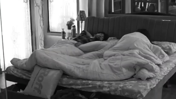 Bigg Boss Tamil 9 VJ Parvathy Try To Sleeping With Kamarudin At Tala Room - Video