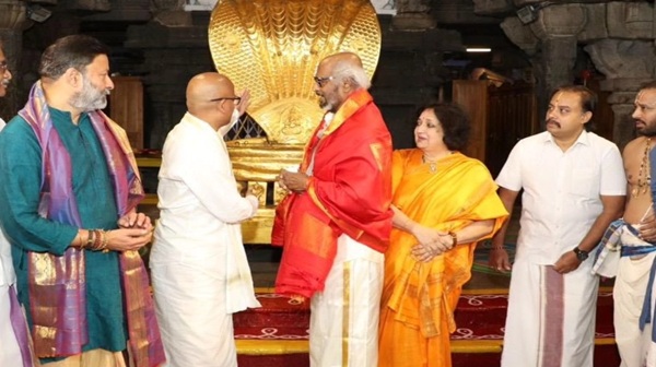 Rajinikanth Visits Tirupati After 75th Birthday Celebrations Priest Injured Amid Heavy Crowd Rajinikanth Visits Tirupati After 75th Birthday Celebrations Priest Injured Amid Heavy Crowd