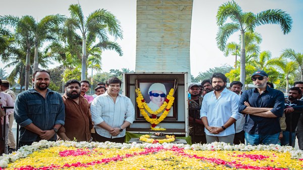 Ahead of Vaa Vaathiyar Release Karthi Pays Tribute at MGR Memorial