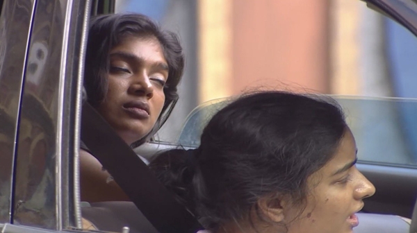 Bigg Boss Tamil Season 9 VJ Parvathi Kicks Sandra in TTF Task Divya Ganesh Reacts