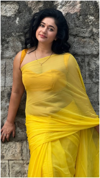 poonam Bajwa instagram