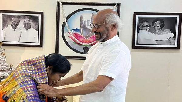 Rajinikanth Invites Chennai Sanitation Worker Home Gifts Gold Chain Photos Go Viral Rajinikanth Invites Chennai Sanitation Worker Home Gifts Gold Chain Photos Go Viral