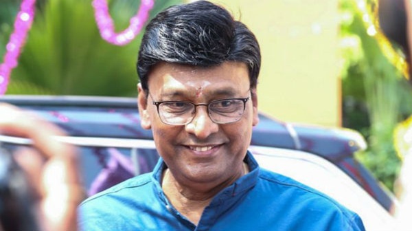 Bhagyaraj Poornima Family Photo on 42nd Anniversary Goes Viral Fans Notice Daughter Saranya Bhagyaraj Poornima Family Photo on 42nd Anniversary Goes Viral Fans Notice Daughter Saranya