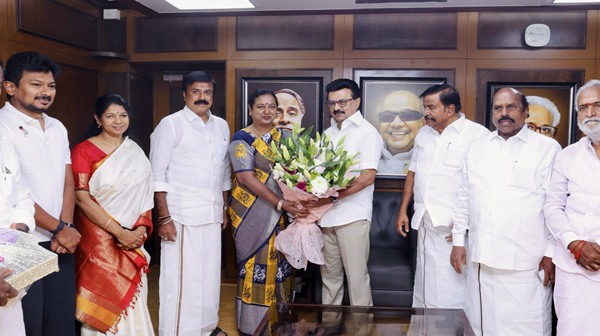DMK DMDK Alliance After 10 Years Blue Sattai Maran s Vadivelu Tweet Creates Viral Storm